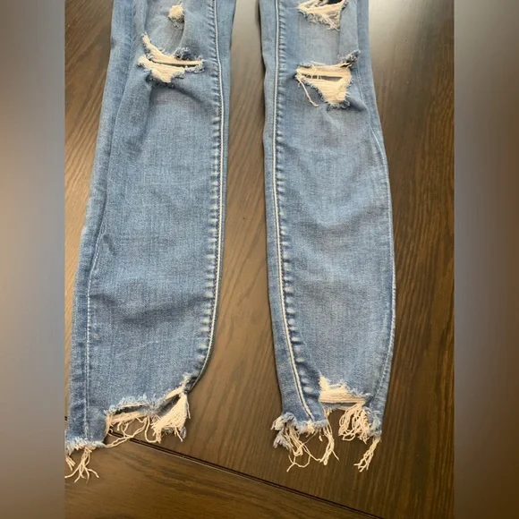 American Eagle distressed jeans - Picture 3 of 7